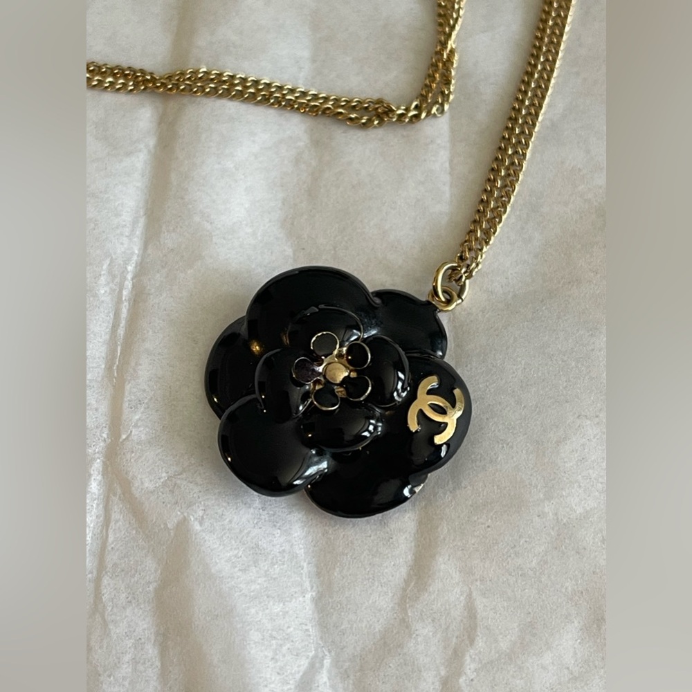 Chanel Enamel Camellia Necklace Black - Picture 2 of 4
